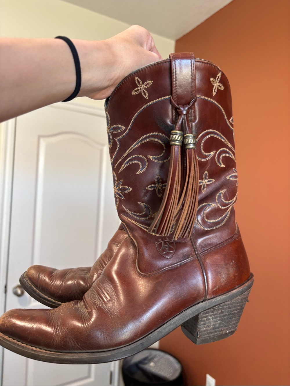 Vintage Ariat Tassel Western Boots